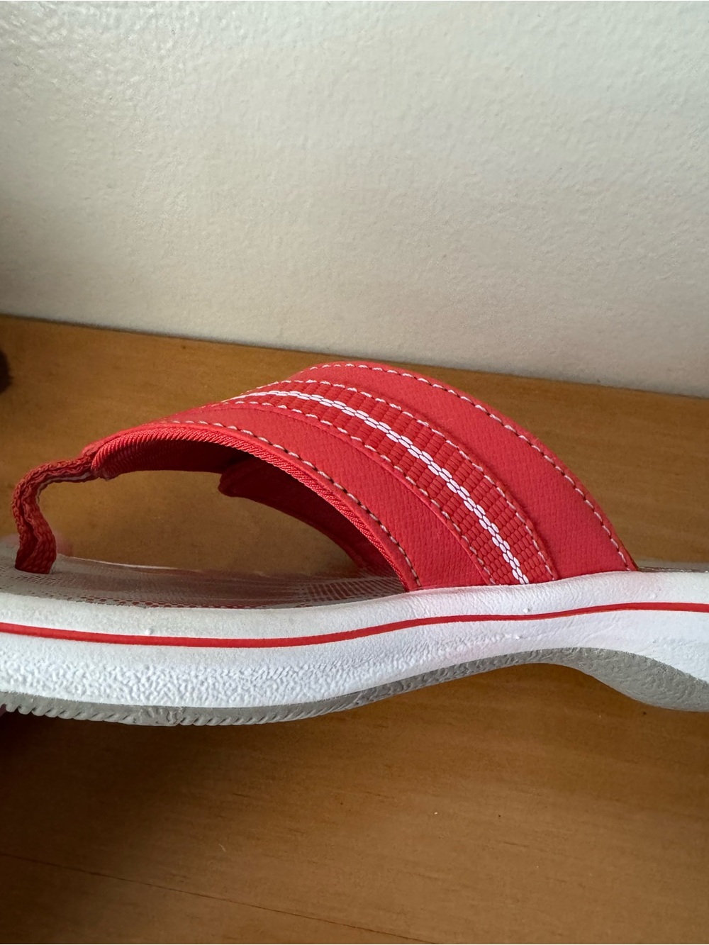 Clarks Coral Colored Thong Sandals - Size 7 - Picture 4 of 9